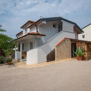 Milena , Pinezići Croazia